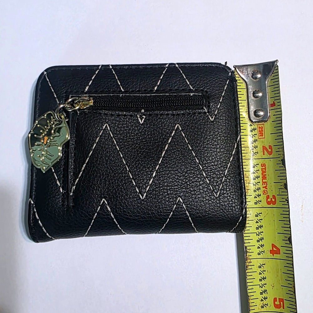 Betsey Johnson Black Zigzag Stitched Bifold Wallet Gold Lip Charm Pink Hearts - Picture 7 of 8